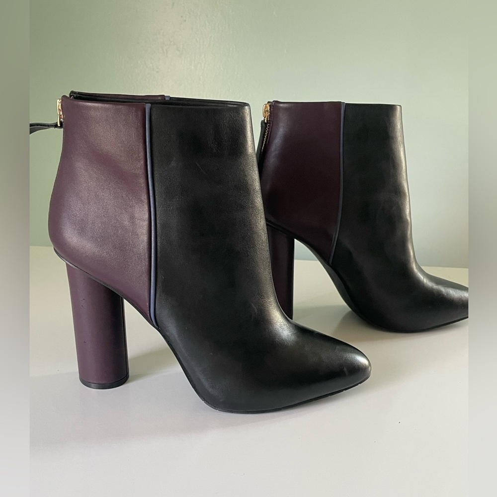 NEW CAbi Bisset Black and Wine Ankle Booties Size 10 Color Block Heels Winter